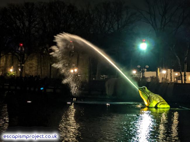 Aquanura Frog Fountain Night