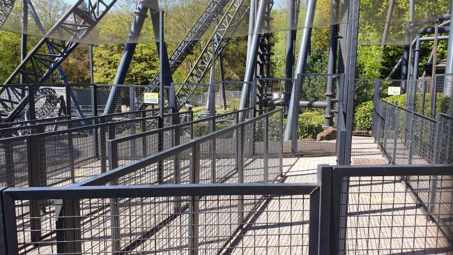 Smiler queue line no barriers